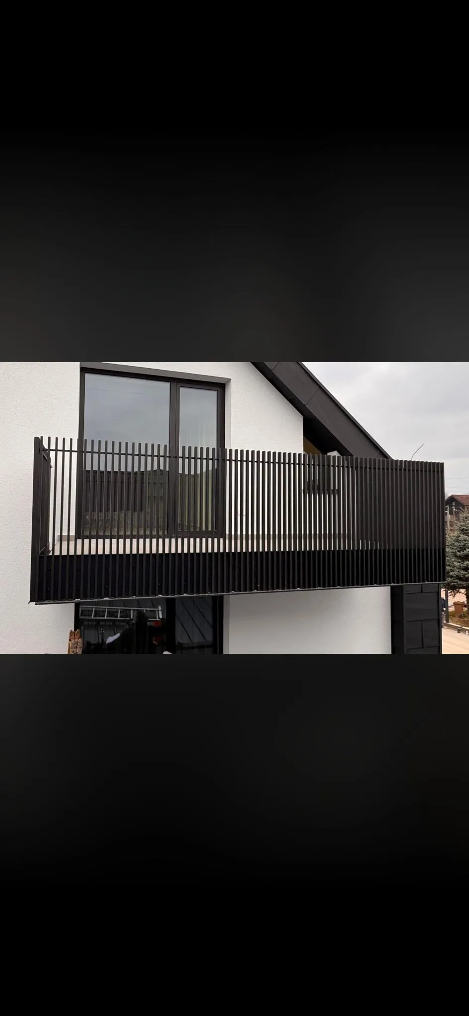 Aluminijska ograda balkona s lamelama
