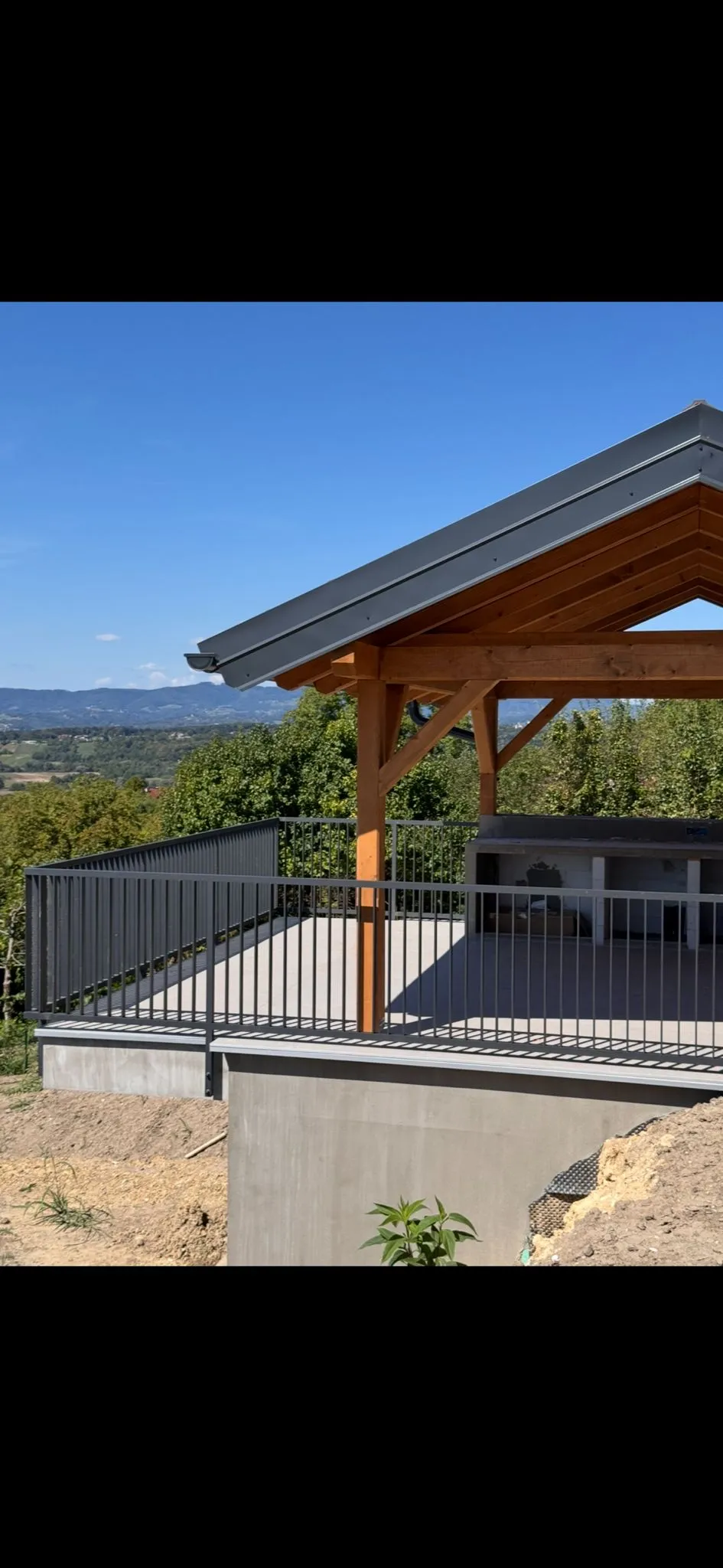 Aluminijska ograda terase s nadstrešnicom