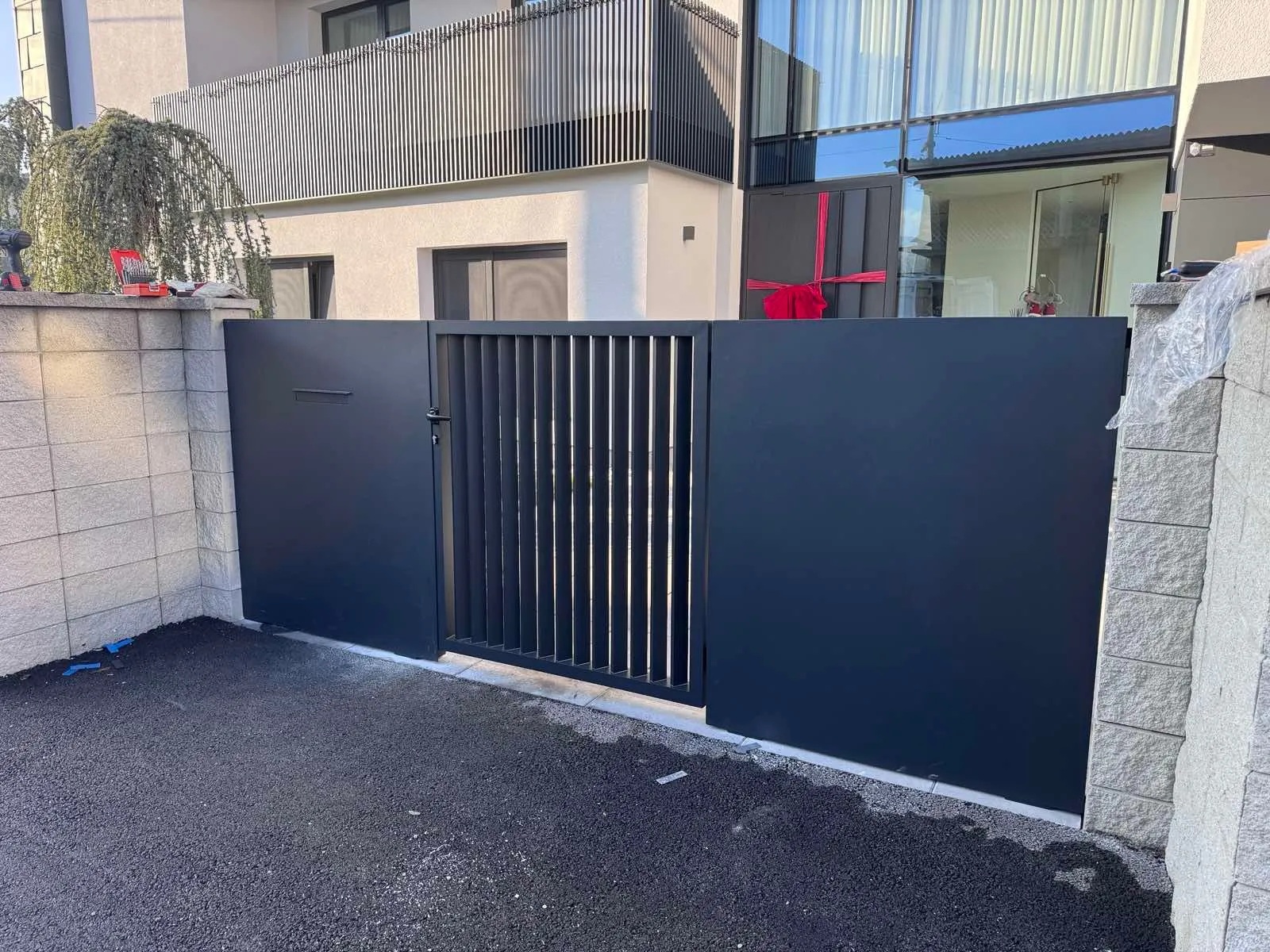 Aluminijska ograda i ulazna kapija