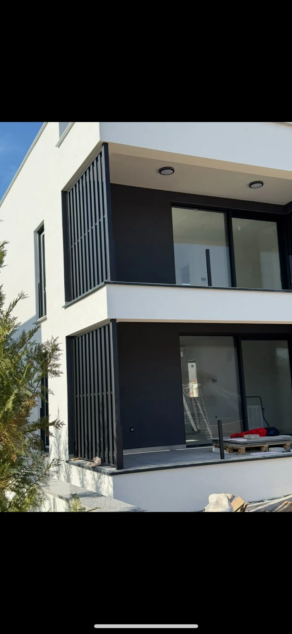 Aluminijske lamele balkona moderne kuće