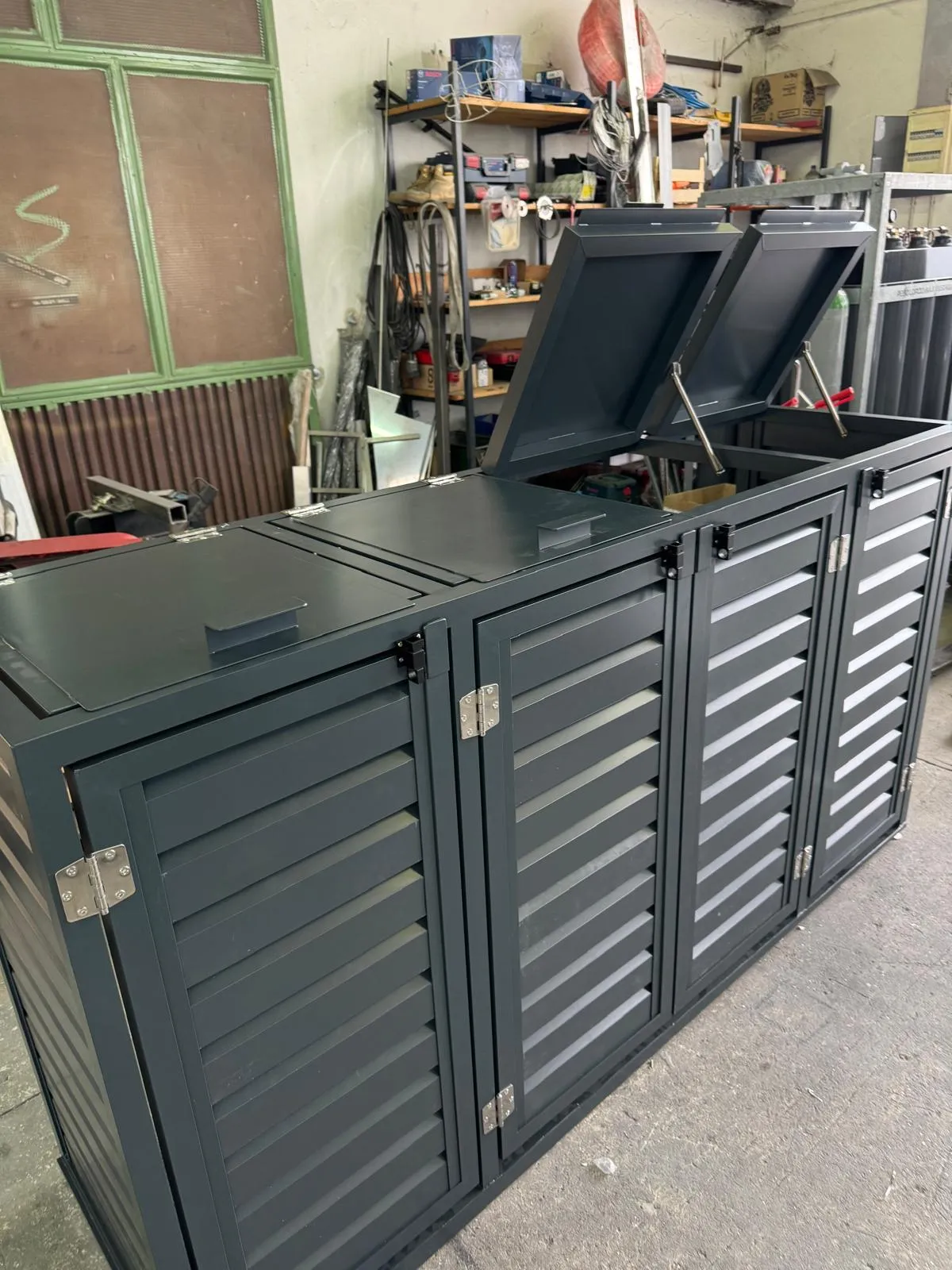 Aluminijski smetlarnik s tri komore i lamelama