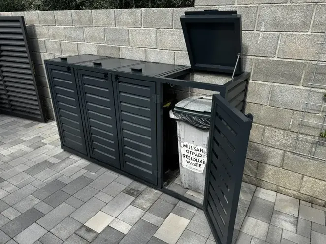 Aluminijski smetlarnik s tri komore