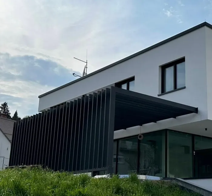 Pergola od aluminija s lamelama